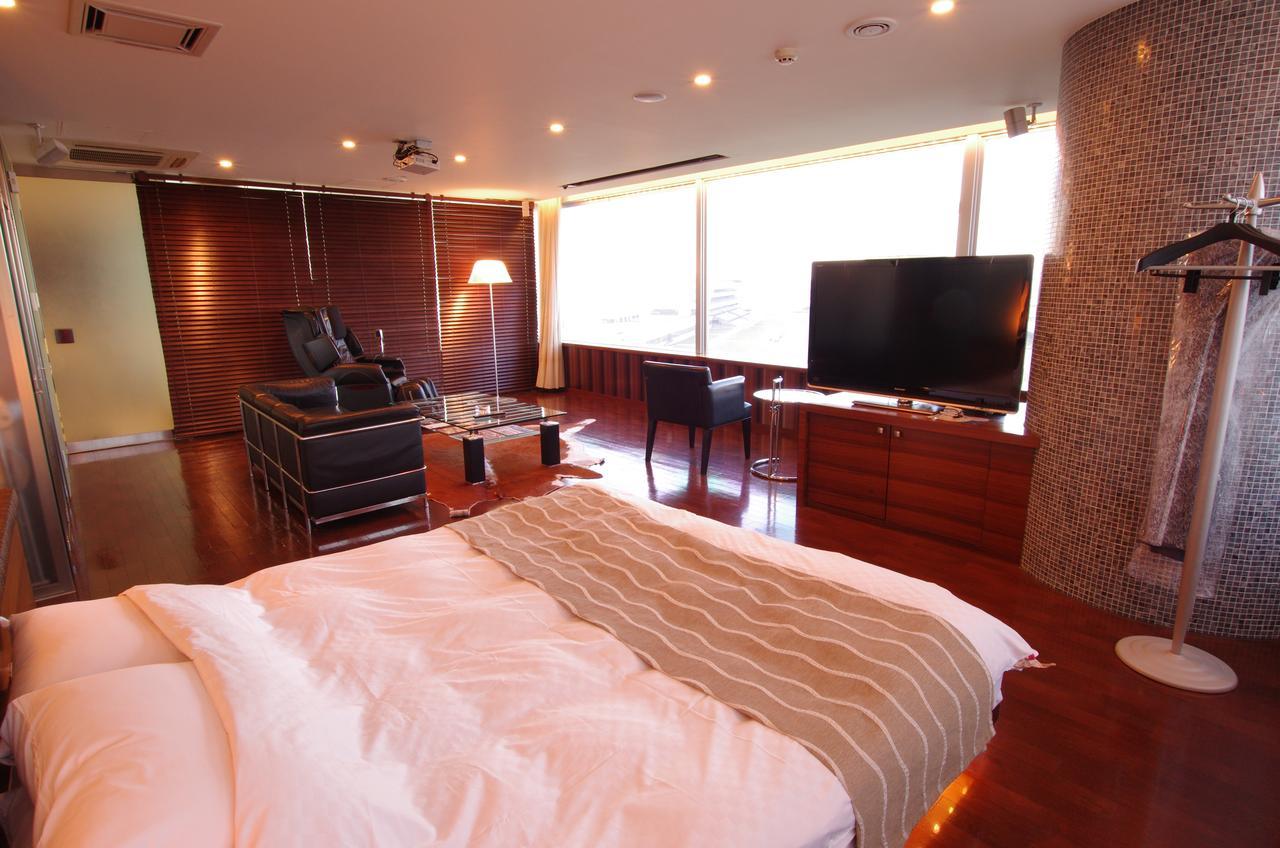 Blue Hotel Octa (Adults Only) Sapporo Buitenkant foto